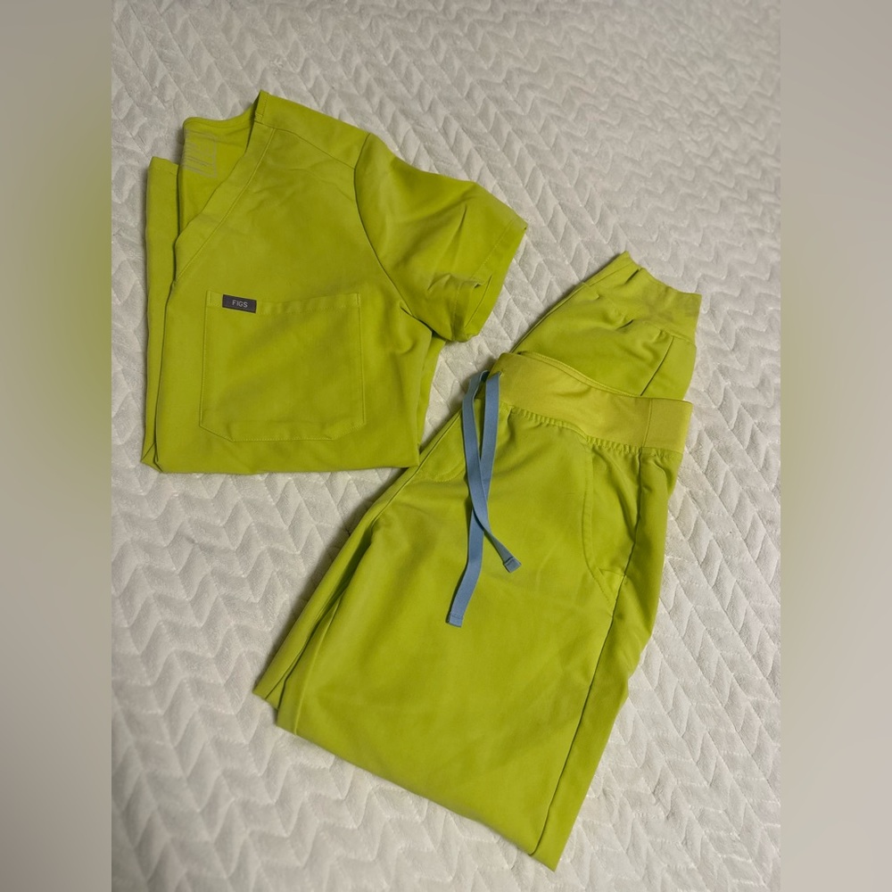 Figs scrubs set size small